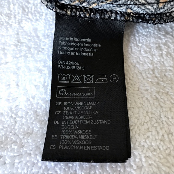 H&M blouse - Picture 8 of 8